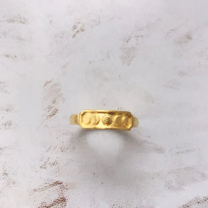 Everchanging Moon Ring, Gold